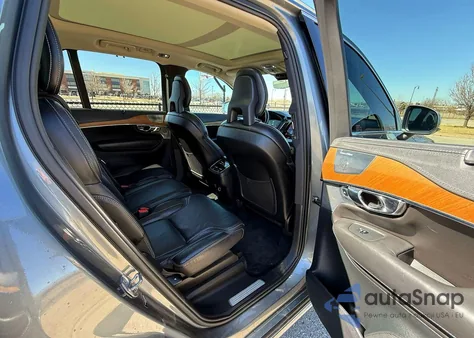 2016 Volvo Xc90 T6 z USA, uszkodzony, nr VIN YV4A22PL2G1034517